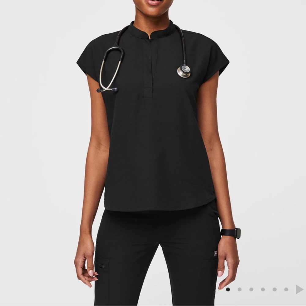 Figs Rafaela Oversized Scrub Top™ in Black, Size Medium